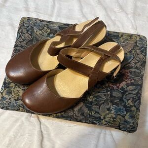 Danilo Tiffani Tan strappy women size 10.5 (41)